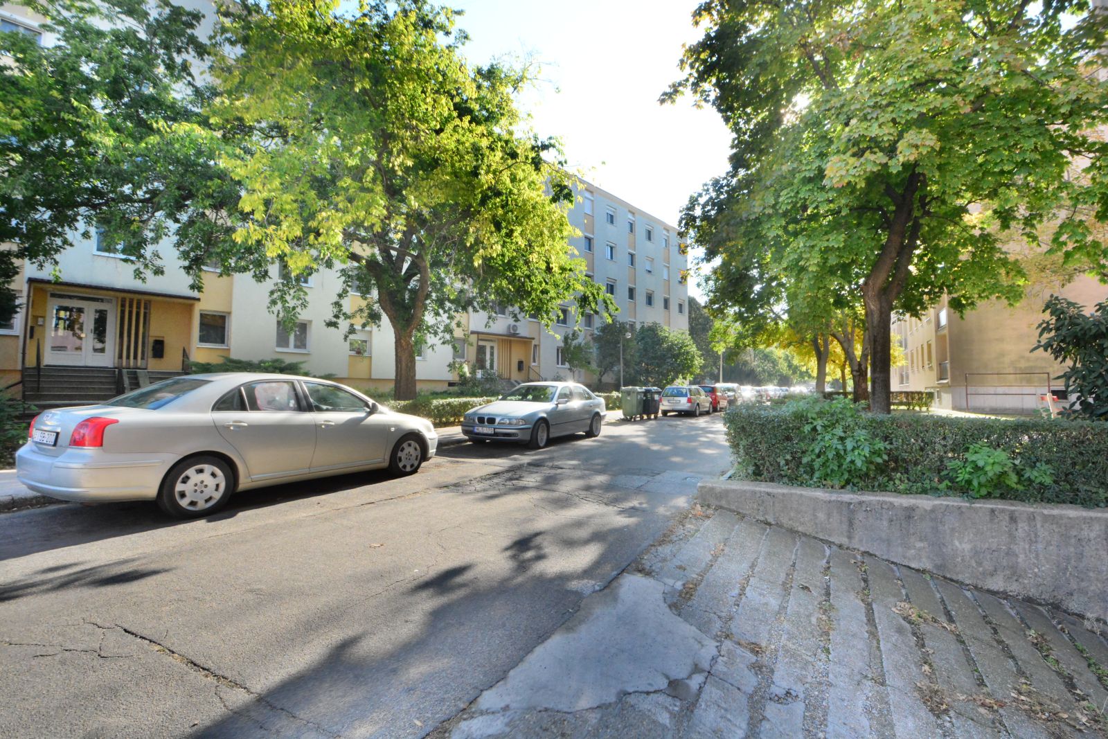 Folytatódik a Deák Ferenc utca belső úthálózatának felújítása